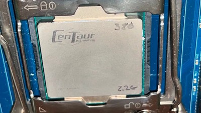 Jak se hraje na 8jádrovém x86 procesoru Centaur CHA?