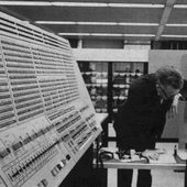 Staří programátoři COBOLu vyslyšeli volání o pomoc, IBM také přispěje