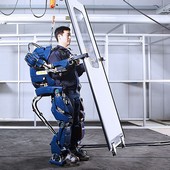 Hyundai vyvíjí vlastní robotické exoskeletony