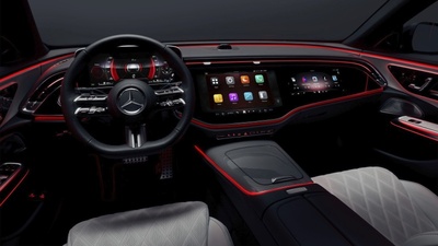 Interiér nového vozu Mercedes-Benz E-Class přinese TikTok i konference přes Zoom