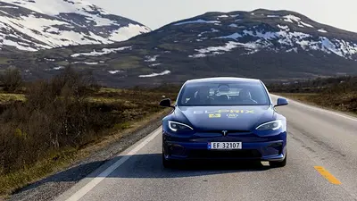 Jen 1/3 elektrických aut v testu zvládla WLTP dojezd: Tesla ho překonala a ujela 672 km