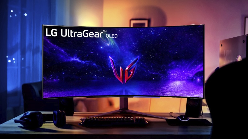 LG UltraGear 45GR95QE-B: 45" zahnutý OLED monitor s 0,03ms odezvou