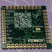 Maker vytvořil miniaturní systém s čipem RP2040: formát palec na palec