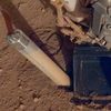 NASA využila robotickou ruku k zastrčení tepelné sondy do Marsu