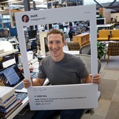 Paranoia? I Zuckerberg má kameru a mikrofon notebooku přelepené páskou