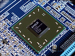 Pohled na obnažený čip RS690 - detail
