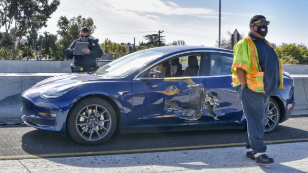 Nehoda vozu Tesla