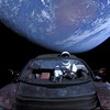 Tesla Roadster Elona Muska dokončil první oběh kolem Slunce