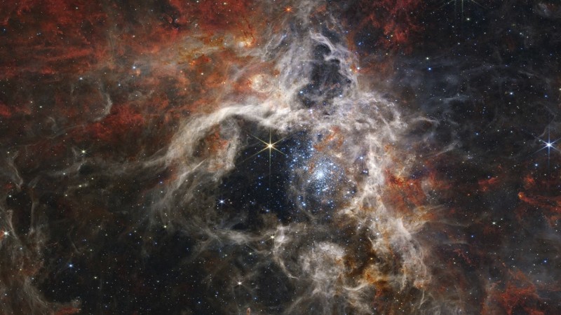 Webbův teleskop vyfotil působivý snímek mlhoviny Tarantule